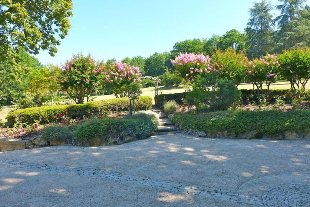 Château La Carrière Saint-Cyprien  Extérieur photo