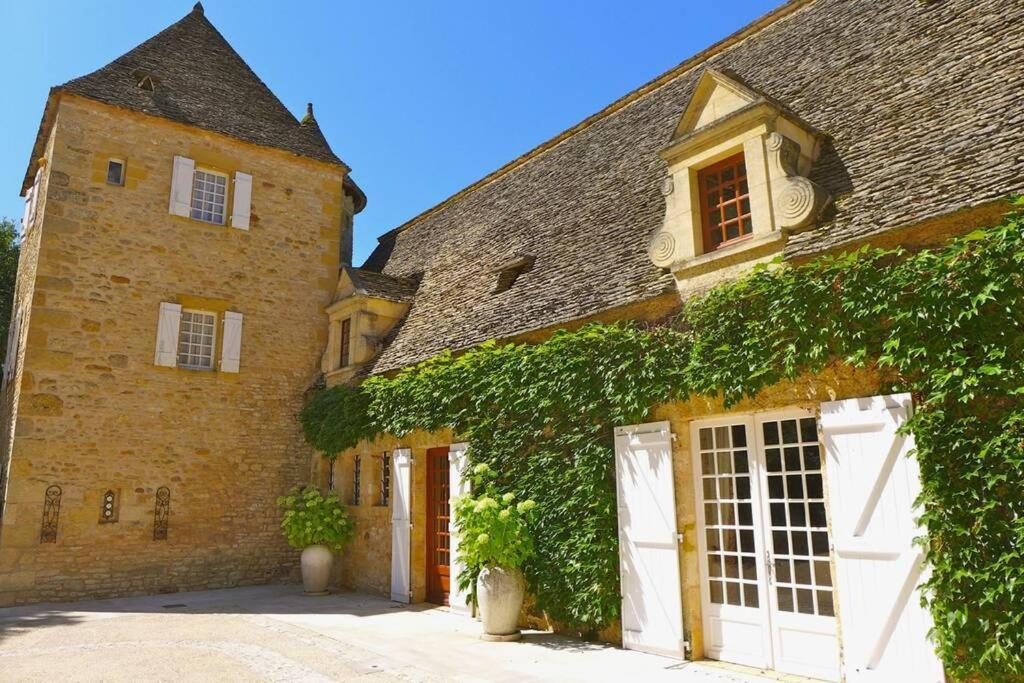 Château La Carrière Saint-Cyprien  Extérieur photo