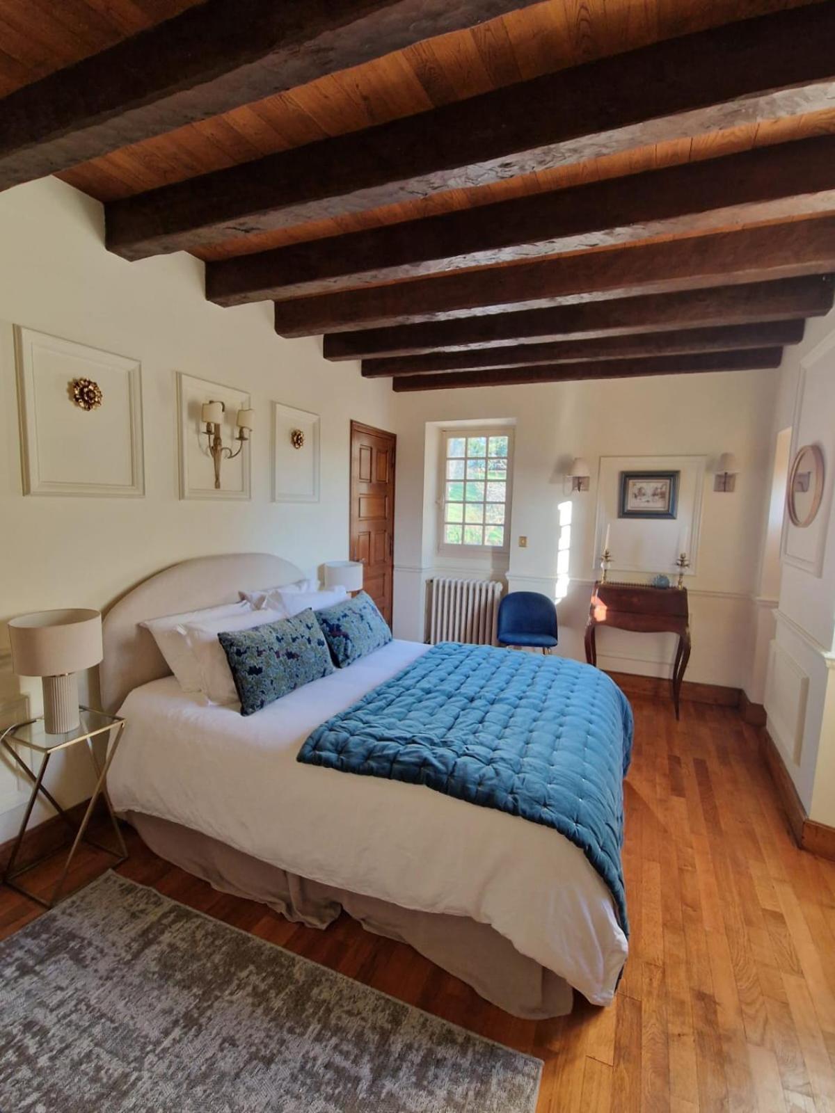 Château La Carrière Saint-Cyprien  Extérieur photo